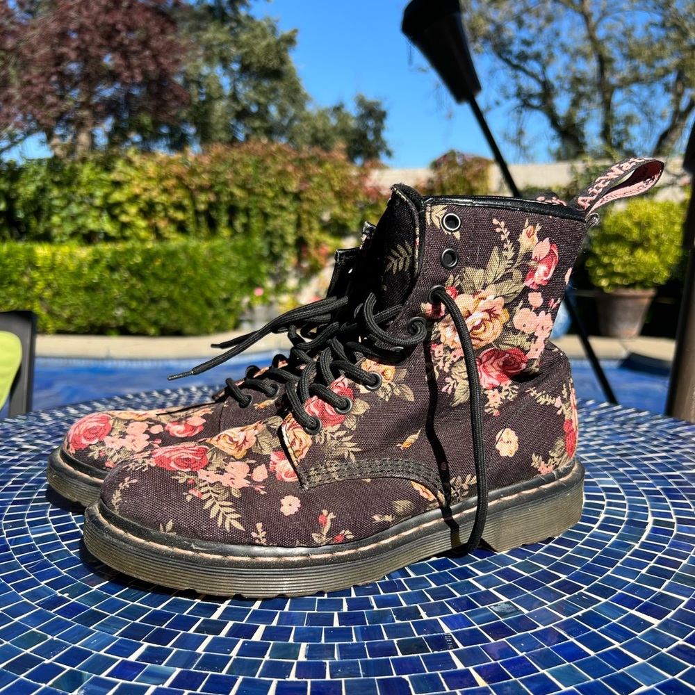 Dr Martens AirWair Victorian Floral
